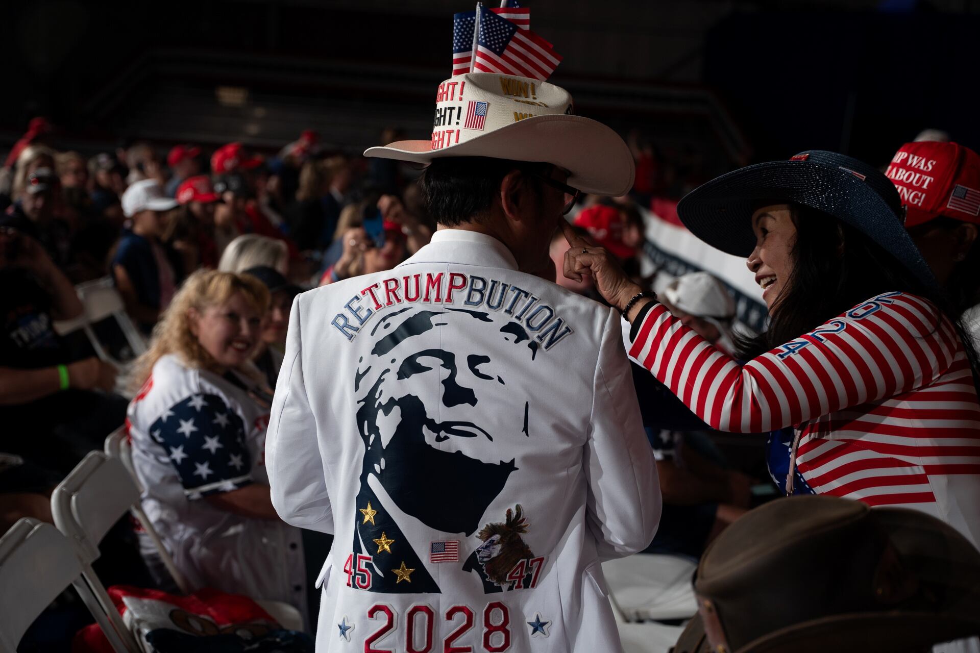 WARREN (United States), 29/04/2025.- Supporters of US President Donald Trump attend a rally to celebrate his 100 days in office in Warren, Michigan, USA, 29 April 2025. EFE/EPA/DIEU-NALIO CHERY