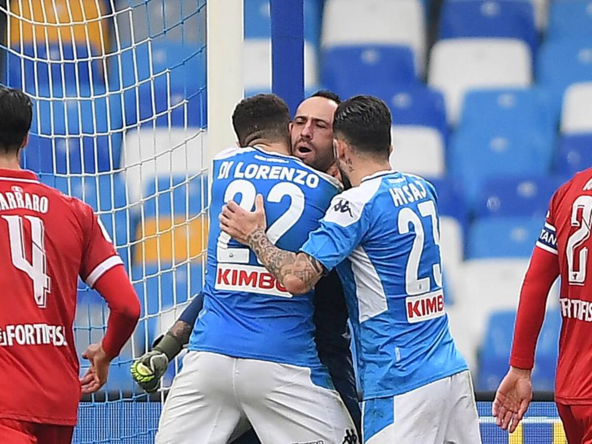 De villano a héroe: David Ospina atajó penal con el Napoli en Copa Italia