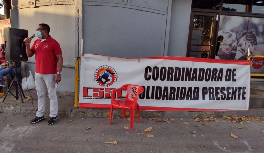 La protesta se realizó en la entrada de la Coca Cola en el barrio El Bosque