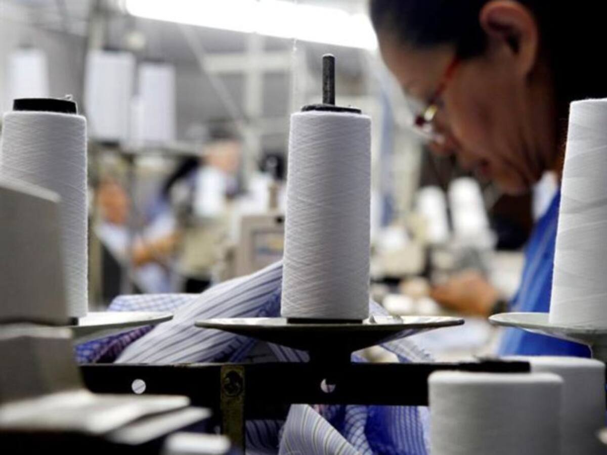 La industria y el comercio se desplomaron en abril, confirmó el Dane