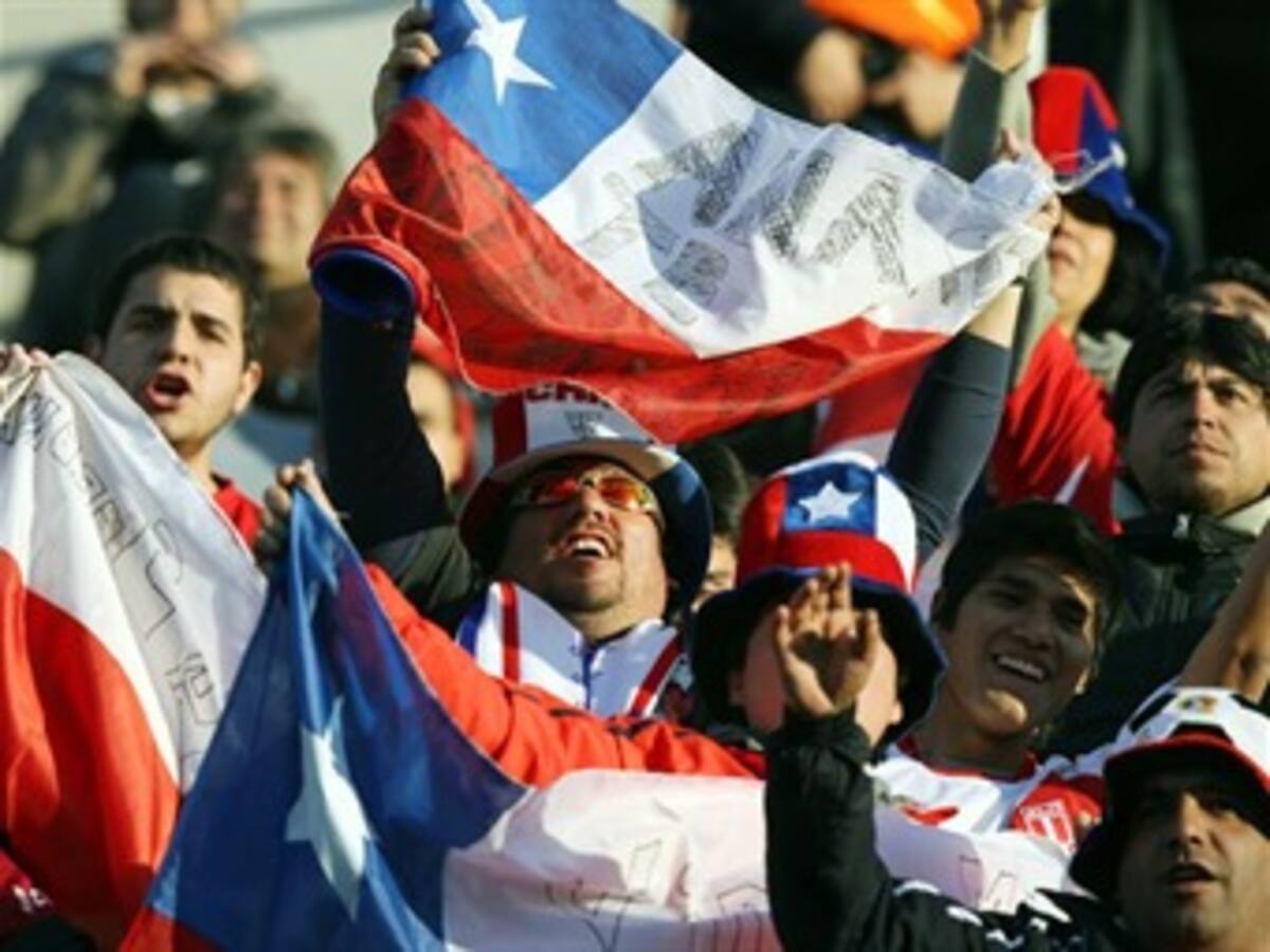 Hinchas chilenos colapsan paso fronterizo