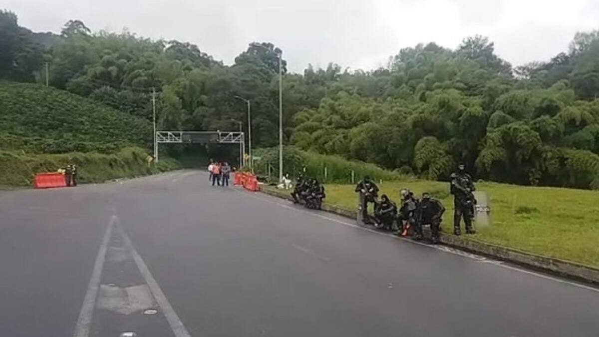 Vía la línea desbloqueada en Calarcá, Quindío y en Cajamarca, Tolima