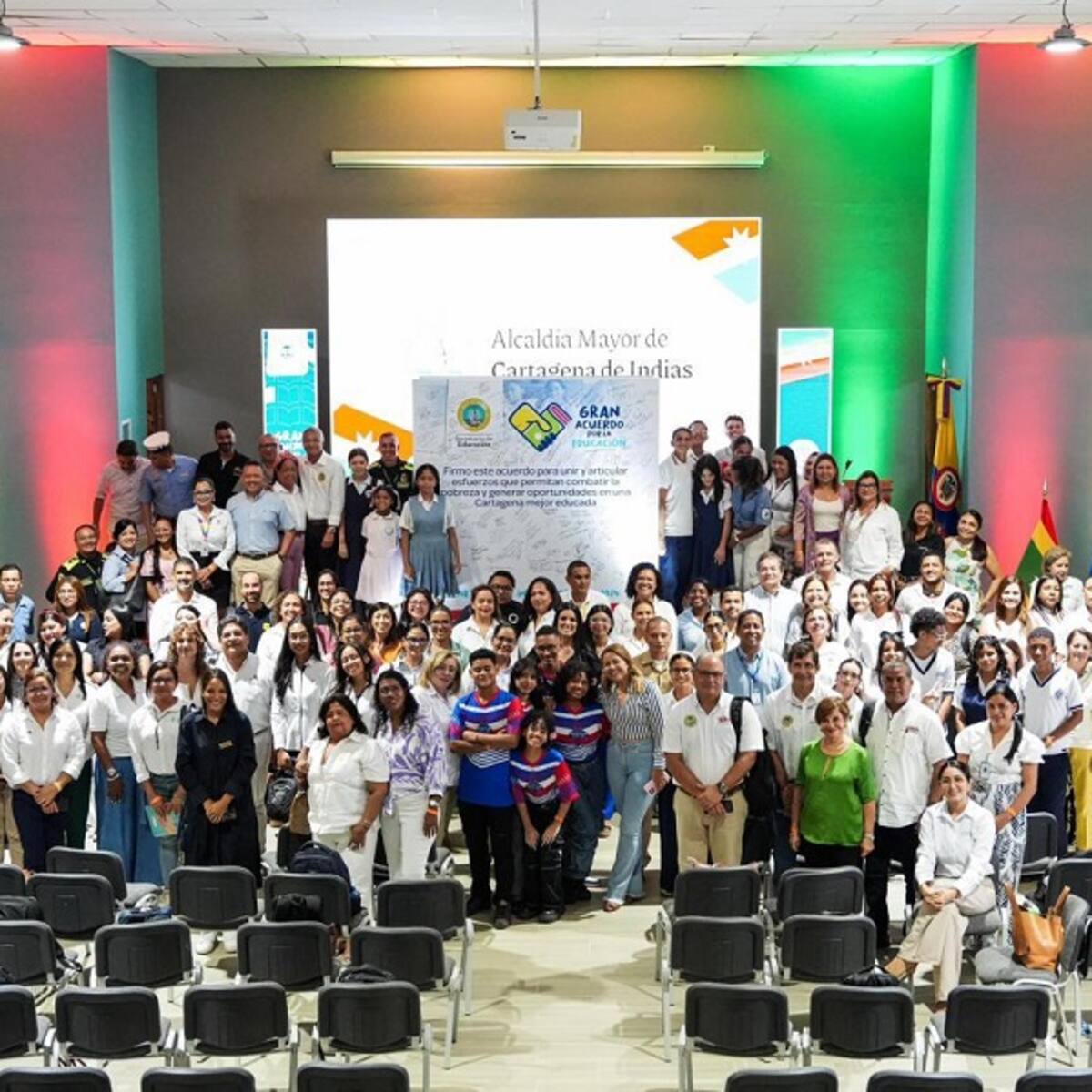 Distrito realizó gran Acuerdo por la Educación de Cartagena con más de 100 aliados