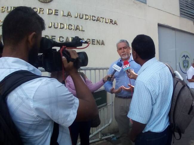 Plantón por agresiones a periodista durante audiencia del PAE en Cartagena