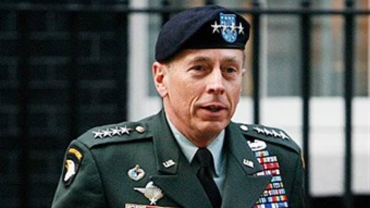 El director de la CIA renuncia tras reconocer una relación extra matrimonial