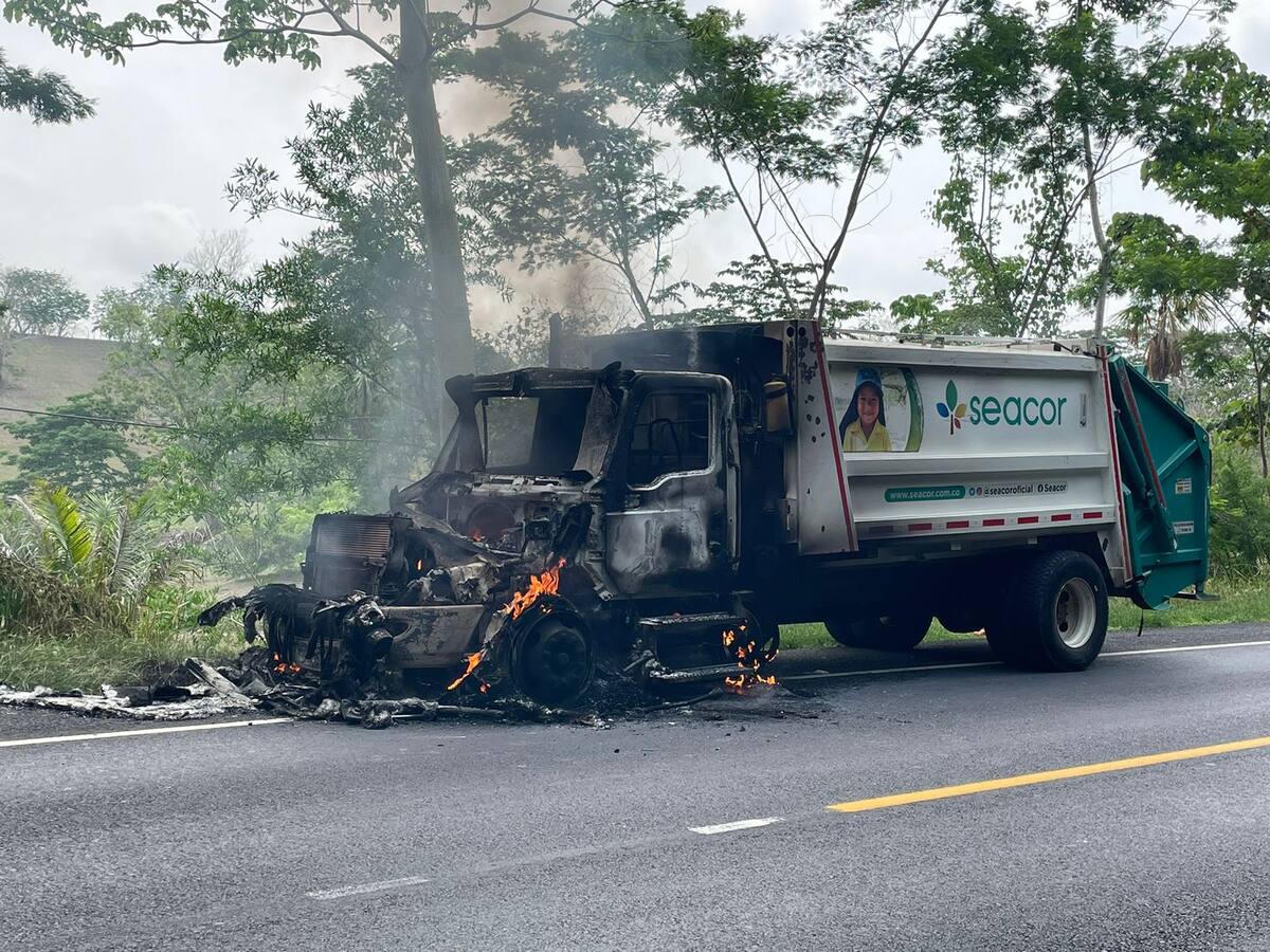 Queman otro vehículo de la empresa Seacor en la vía Montería - Planeta Rica