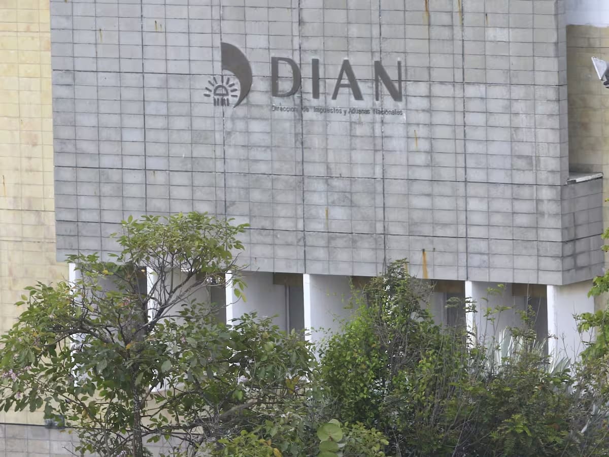 DIAN incauta dos vehículos de alta gama en Cartagena