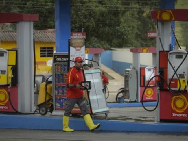Gobierno, Ecopetrol y camioneros buscan soluciones al precio de combustibles
