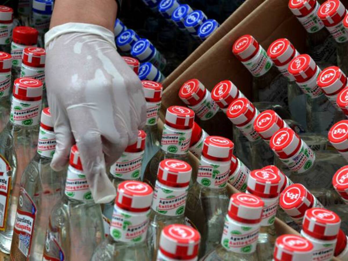 Dian aprehende cargamento de licor de contrabando en Urabá
