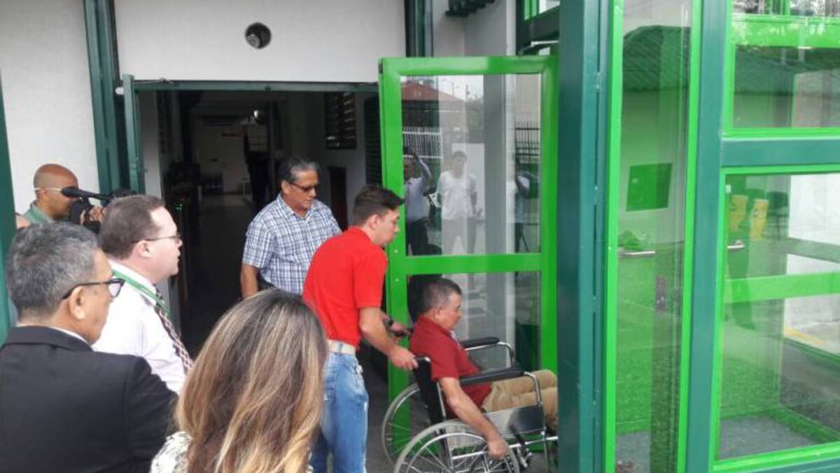 Ascensor para personas en condición de discapacidad en servicio en la Universidad La Gran Colombia Armenia