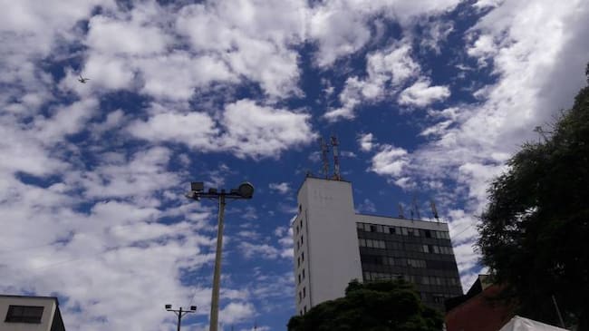 Facebook caracol radio Armenia 1150am línea whatsapp 3155681277