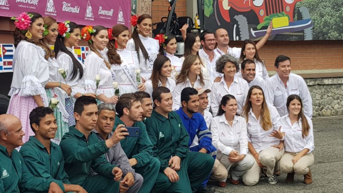Visita a la zona cafetera de las candidatas al Reinado Internacional del Café