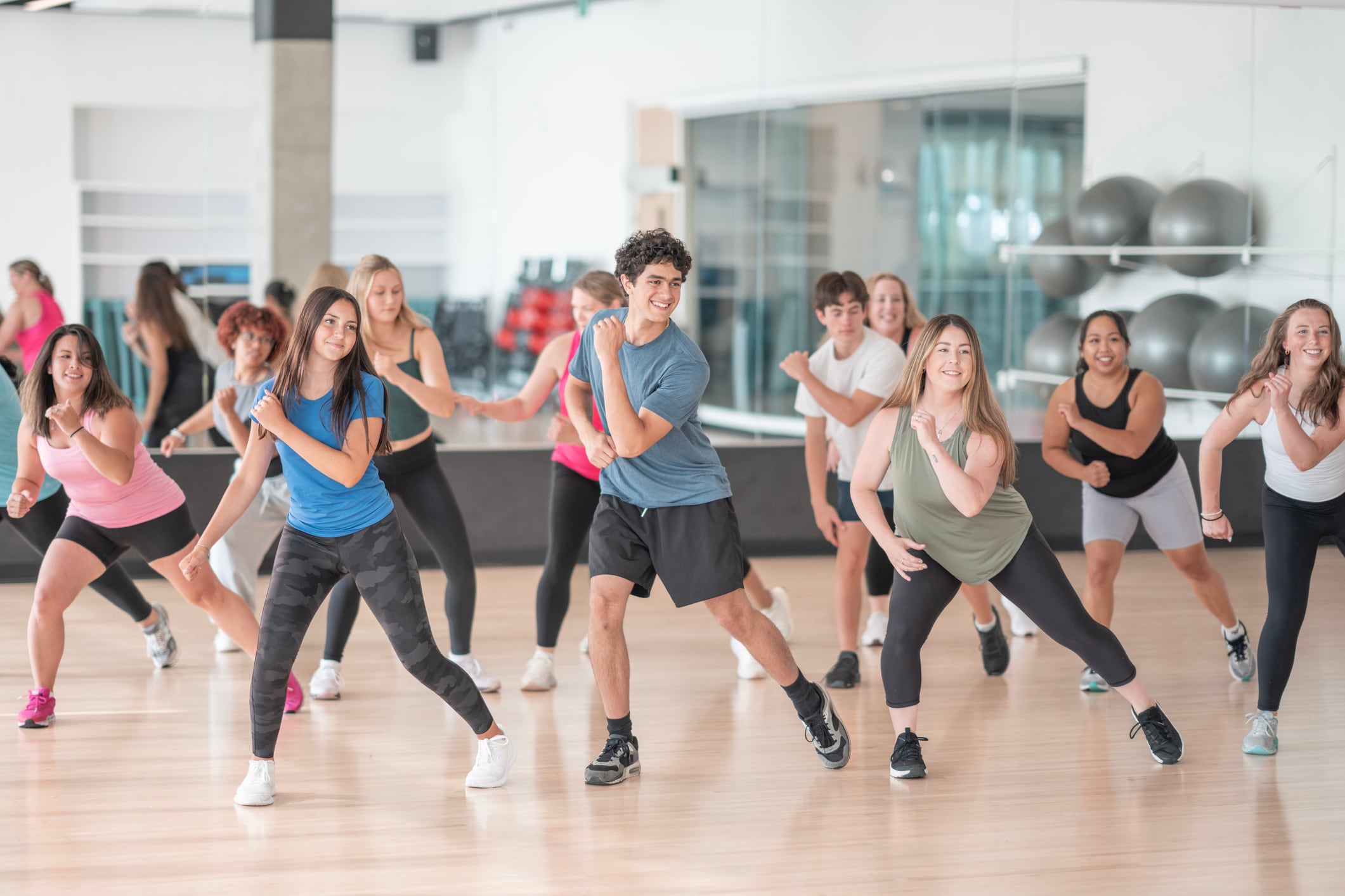 Baile o aeróbicos de bajo impacto: