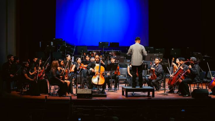Musical Cedar dona instrumentos familia de jóvenes talentos