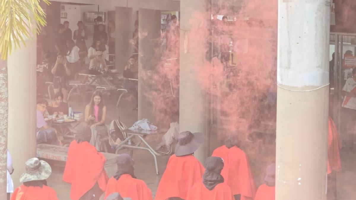 Encapuchados provocaron disturbios en la Universidad Nacional