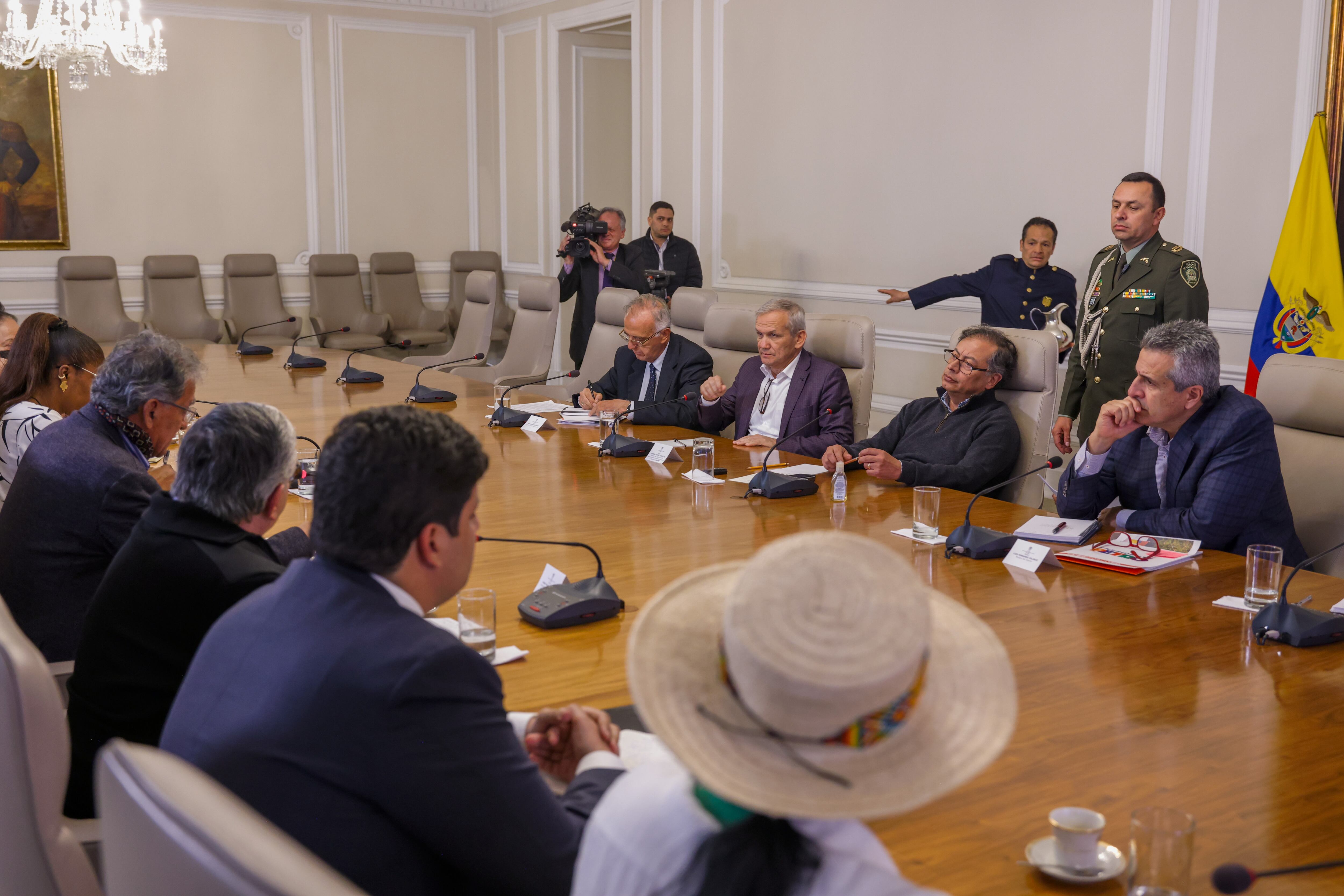 El presidente Gustavo Petro recibió, en la Casa de Nariño, a la delegación de Paz que adelanta las negociaciones con el Estado Mayor Central de las Farc (Foto: Presidencia de la República)