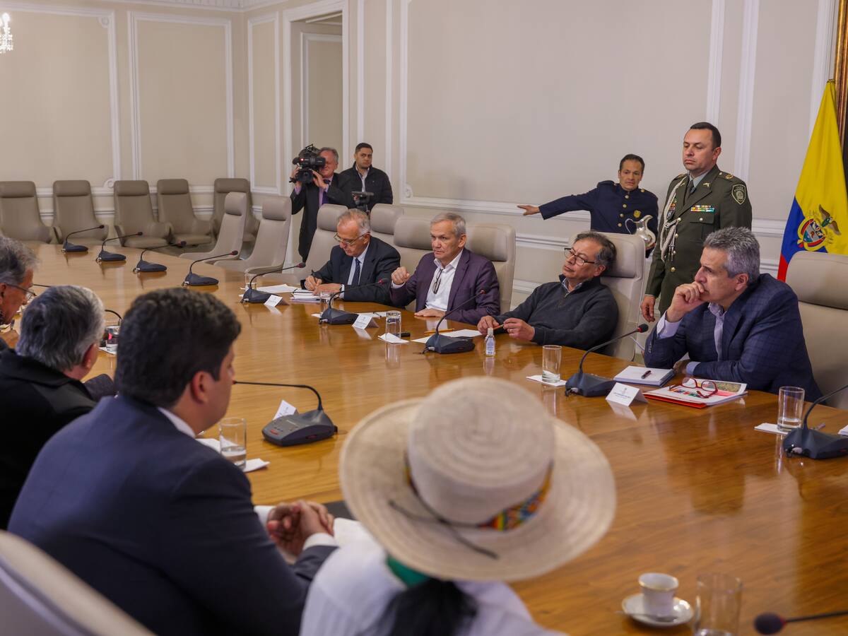 Los puntos clave de reunión de Petro y la delegación que negocia con Estado Mayor Central