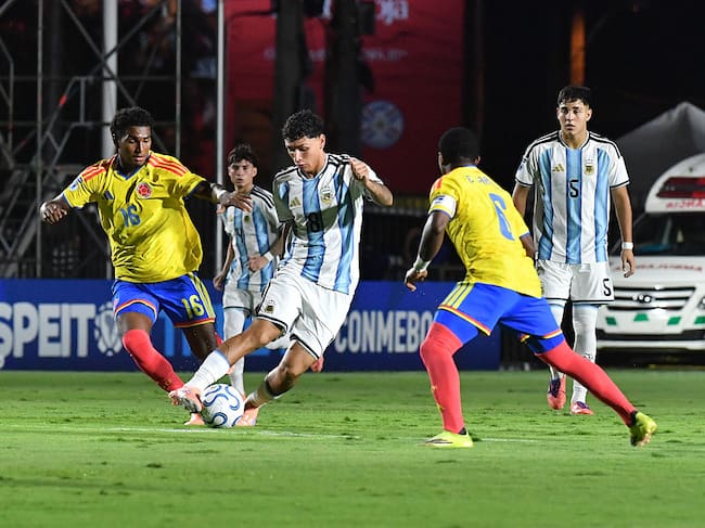 Colombia vs. Argentina en la final del Sudamericano Sub-17. (Photo by Christian Alvarenga/Getty Images)