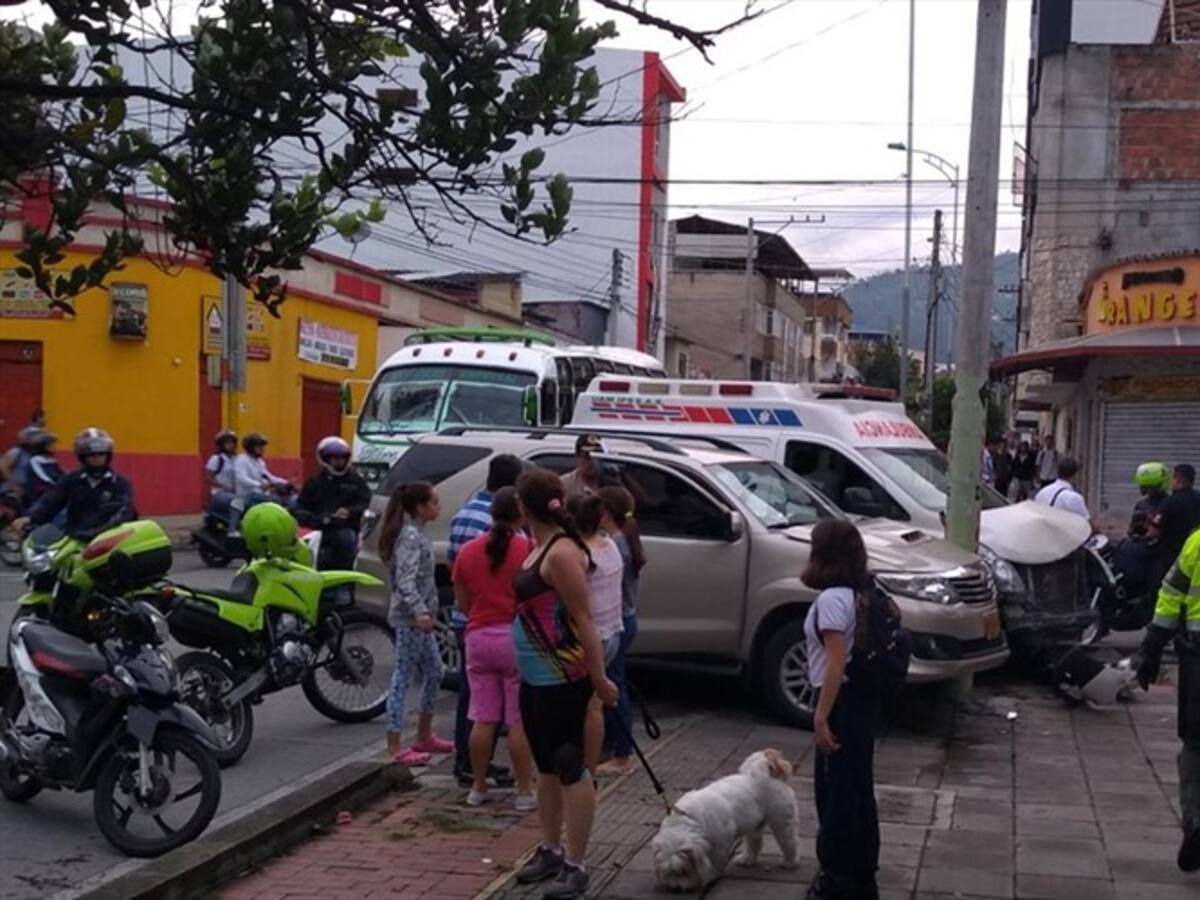 Se estrelló camioneta del Concejo de Bucaramanga