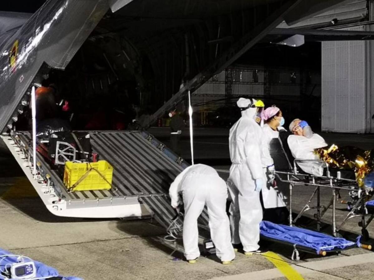 Fuerza Aérea trasladó cuatro pacientes con COVID-19 de Antioquia al Huila