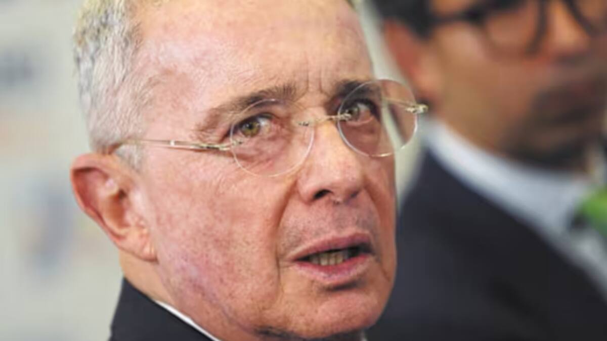 “Ante una protección constitucional, ¿cómo no se excluyen?: Uribe por interceptación con Diego Cadena