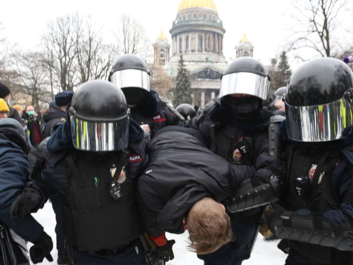 U. Europea analiza medidas adicionales a Rusia por represión de protestas