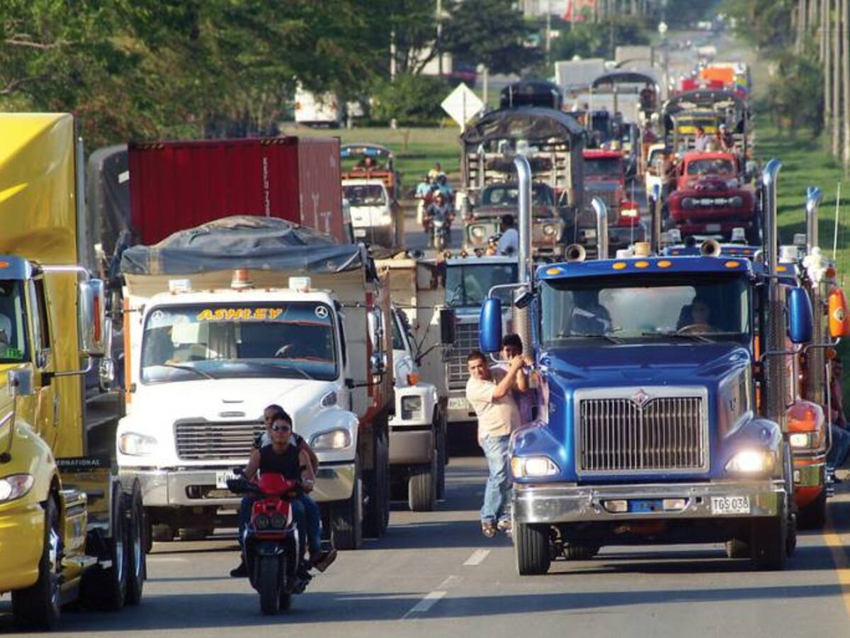 Alzas en los combustibles encienden alarmas por un nuevo paro camionero