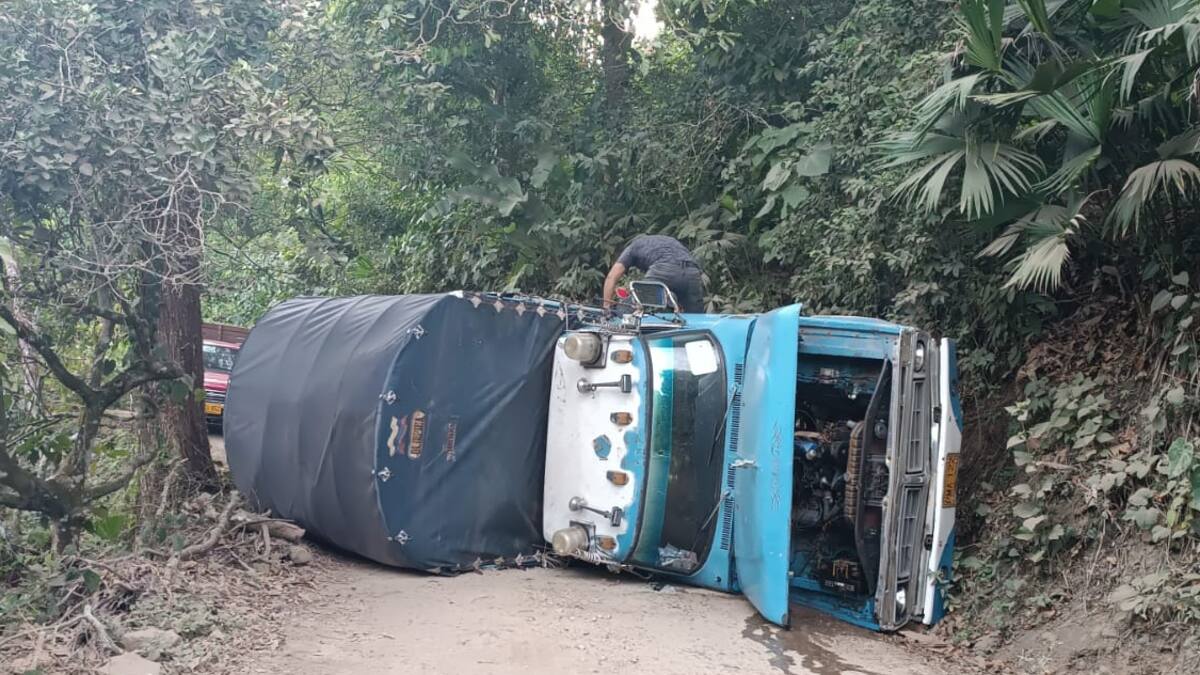 Se volcó un camión en la vía Paraguay y bloqueo la movilidad de carros a Barrancabermeja