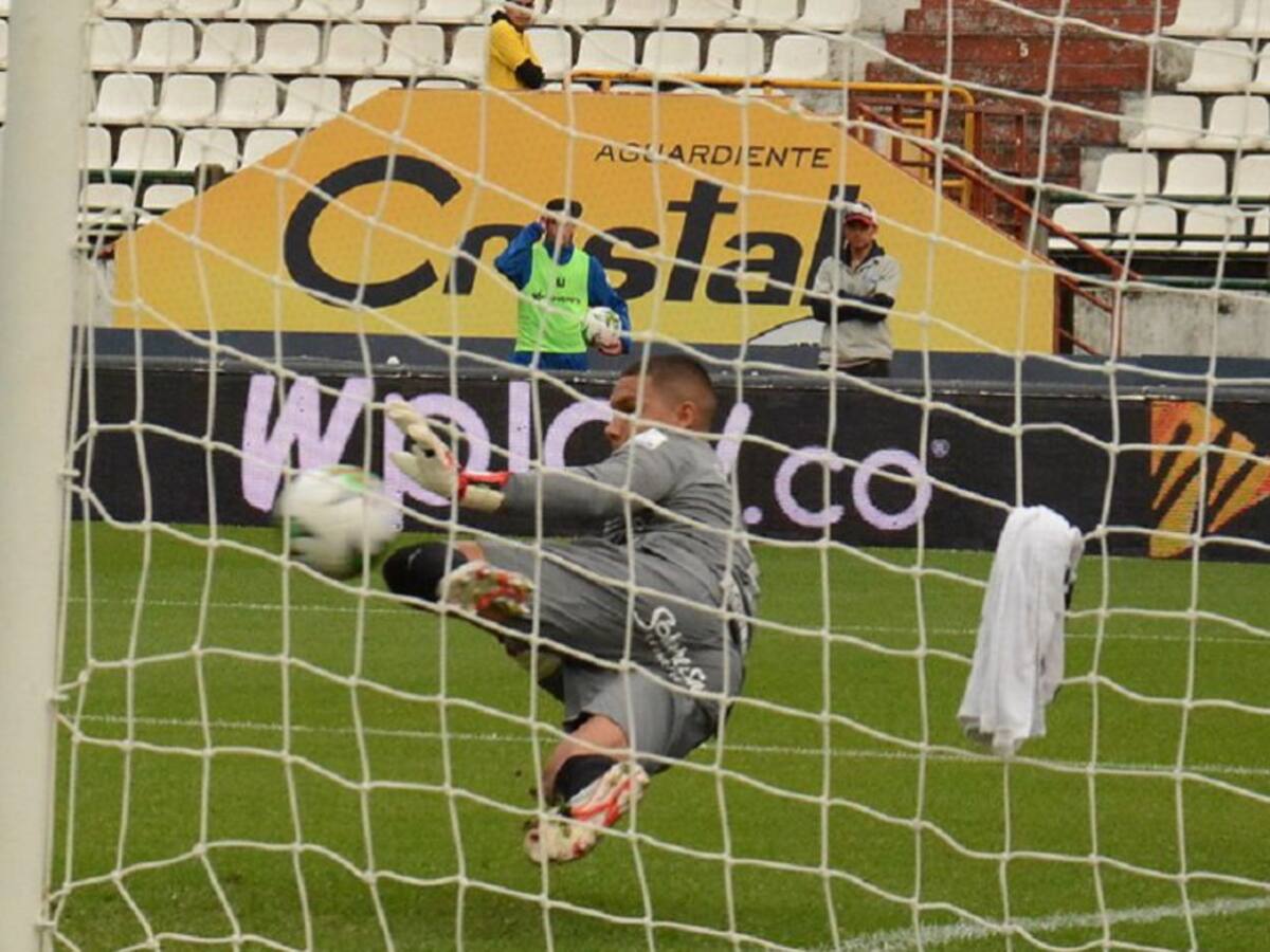 Arquero de América de Cali, devuelto de Chile por ley migratoria