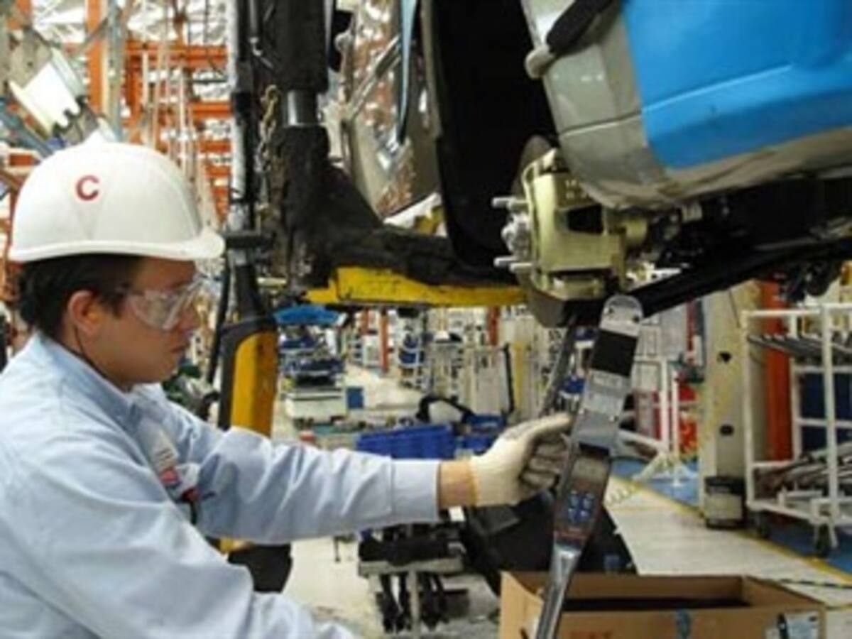 No podemos dejar desaparecer el sector automotor: Minhacienda