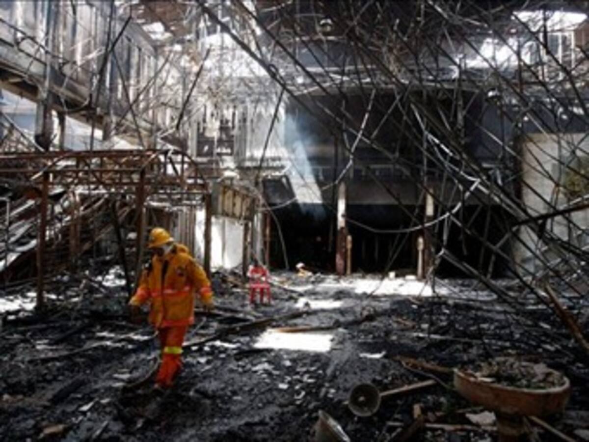 Las tropas restablecen el orden en Bangkok tras los saqueos e incendios