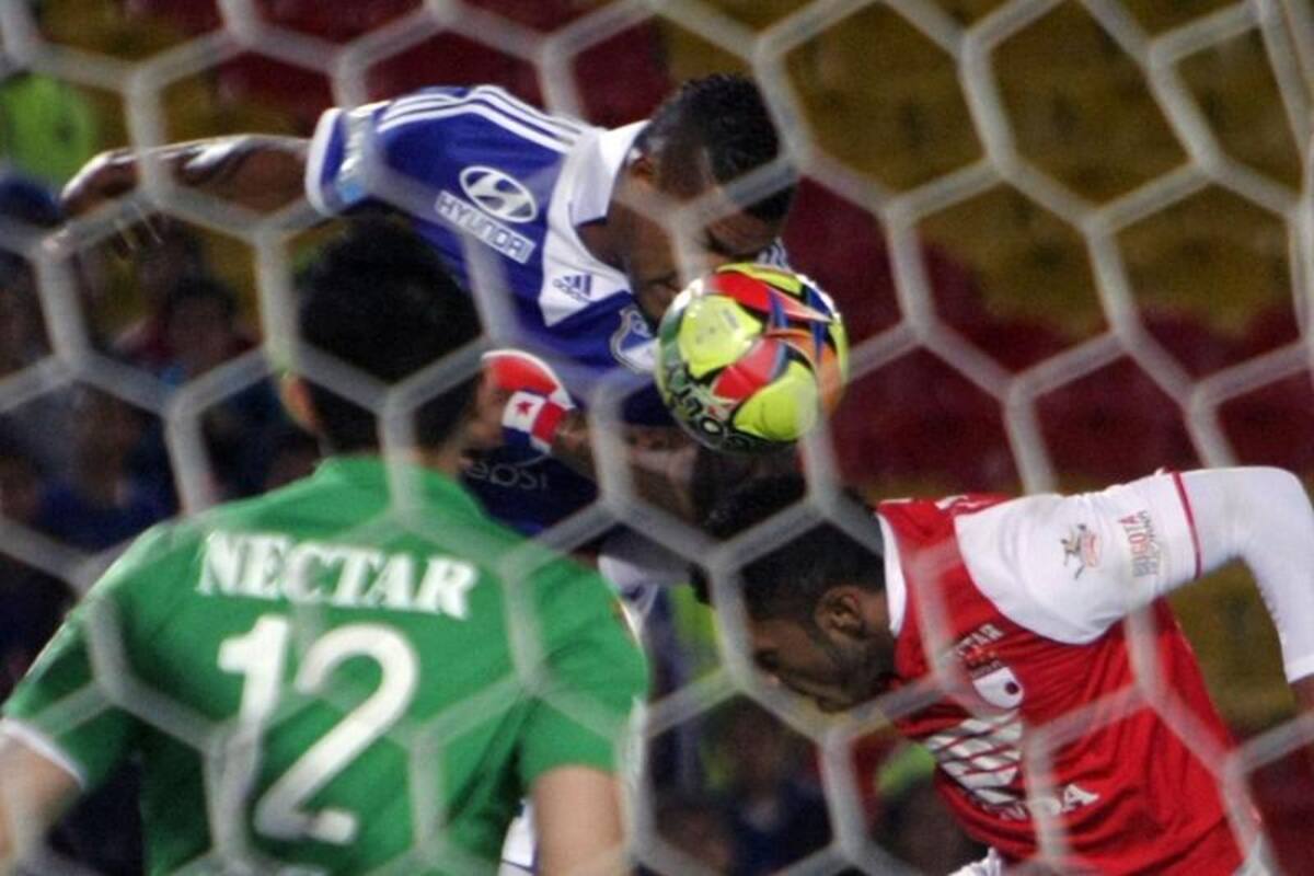 Santa Fe y Millonarios volvieron a empatar sin goles en el segundo clásico del torneo finalización. Santa Fe terminó jugó con diez hombres durante 66 minutos por la expulsión de Silvio González.