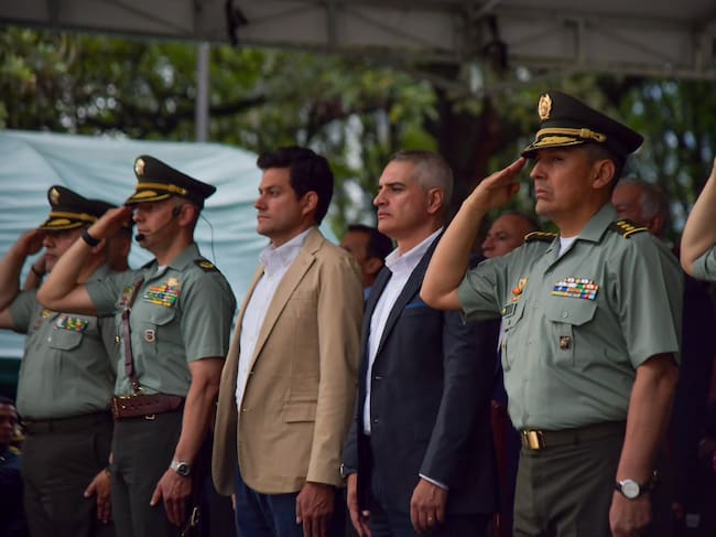 Autoridades civiles y de la Policía Nacional. Cortesía: Gobernación de Antioquia.