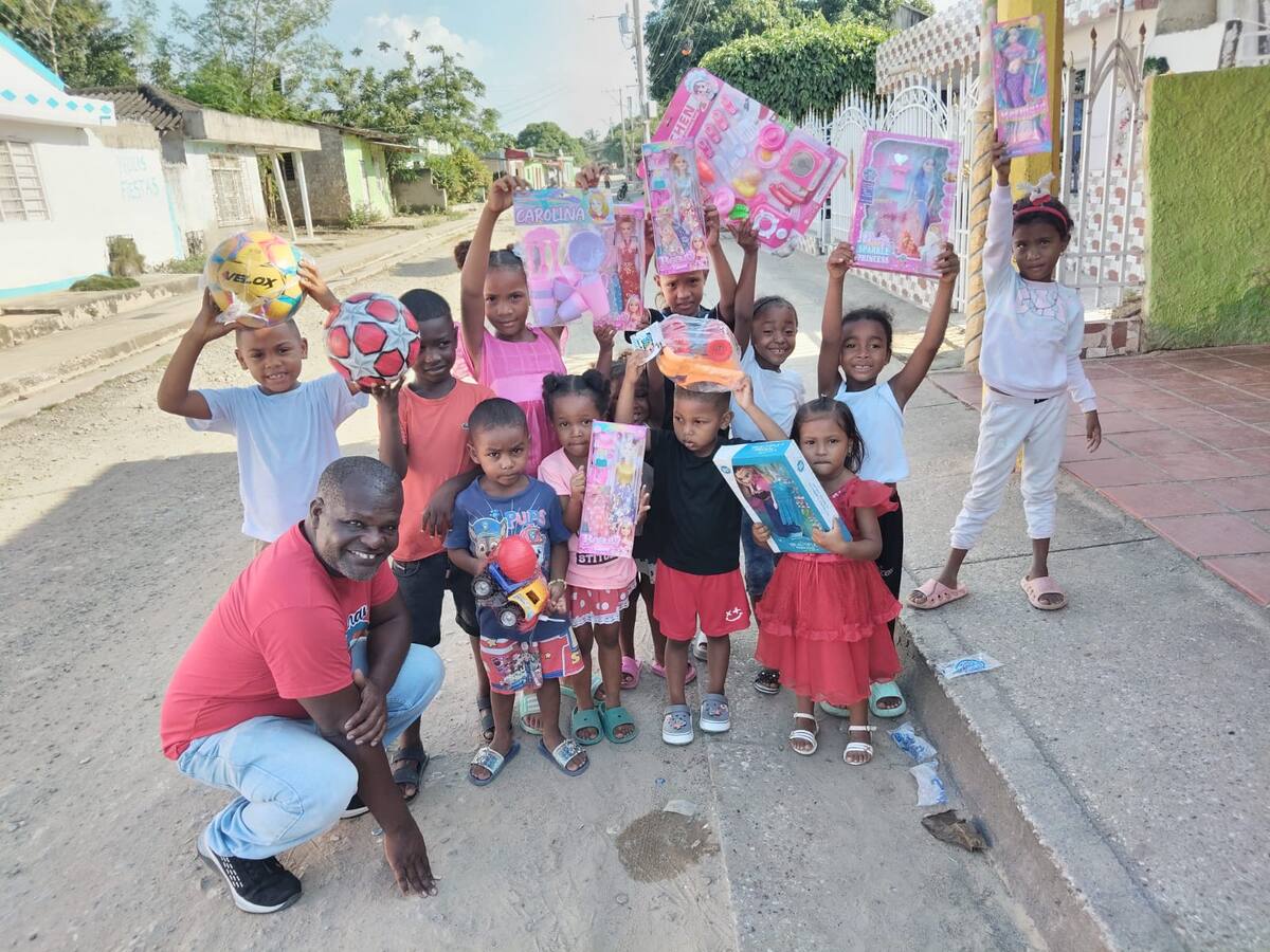Jornada de entrega de regalos lleva la magia de la Navidad a los niños de San Pablo