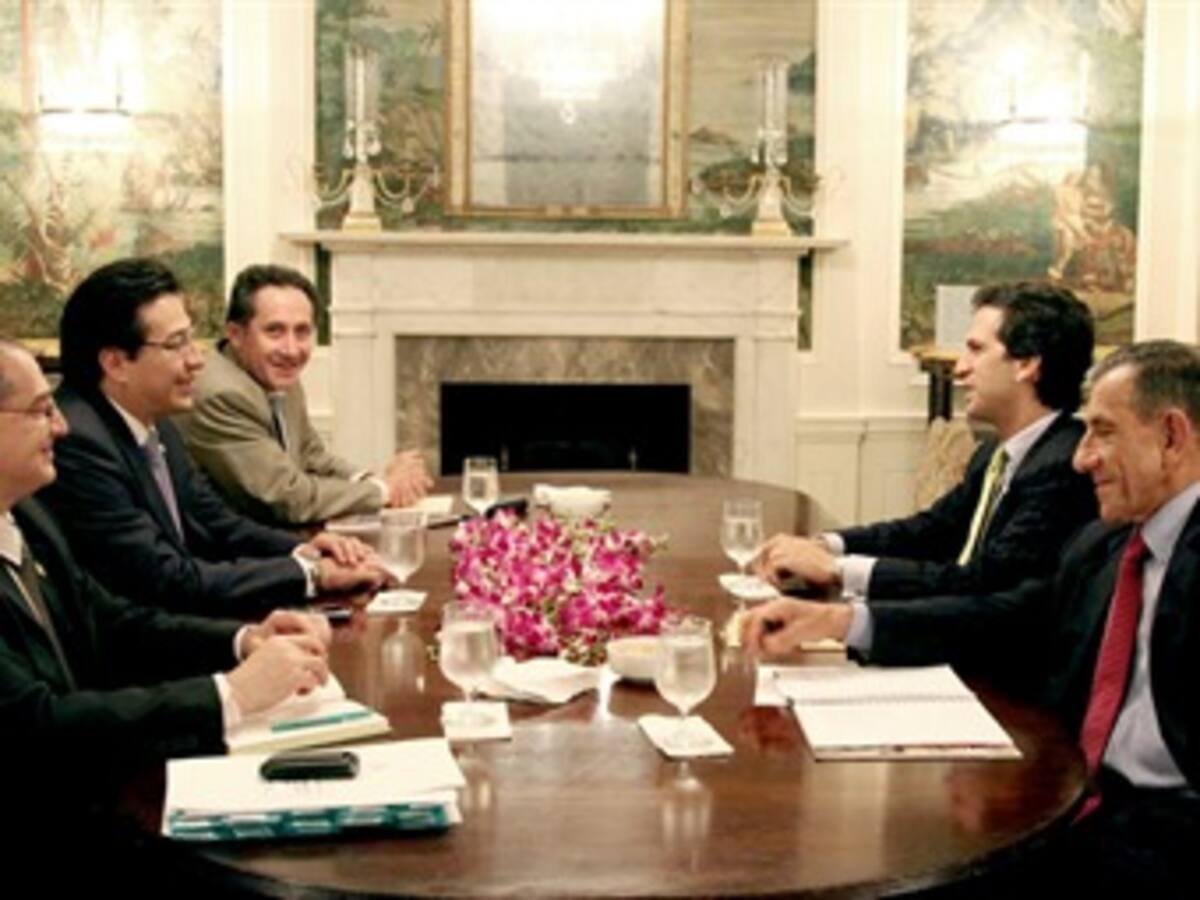 Cancilleres de Colombia y Ecuador optimistas tras primera reunión