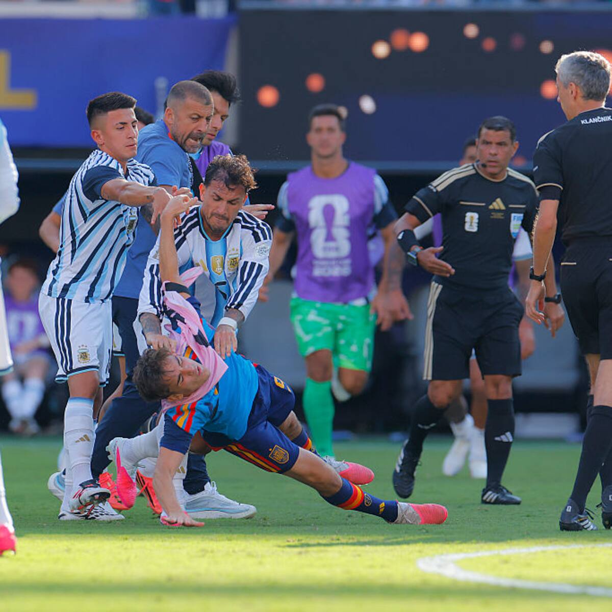 Video: Violenta agresión de Leandro Paredes tras finalizar la final del Mundial 2026