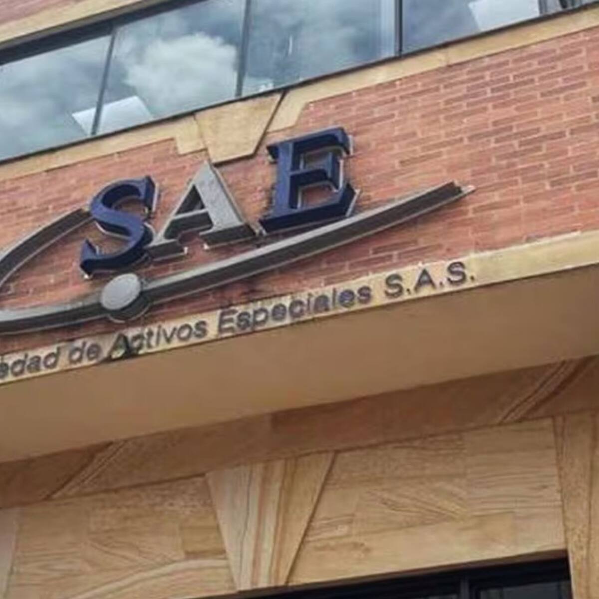 Medellín: la SAE recuperó un inmueble y quien lo habitaba dijo que lo desalojaron por ser uribista