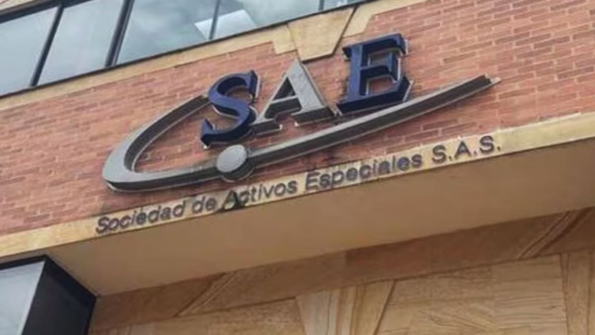 Medellín: la SAE recuperó un inmueble y quien lo habitaba dijo que lo desalojaron por ser uribista