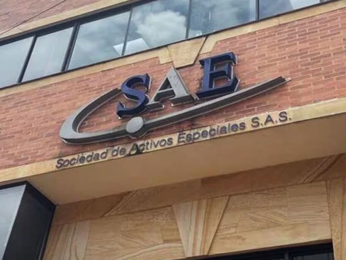 Medellín: la SAE recuperó un inmueble y quien lo habitaba dijo que lo desalojaron por ser uribista