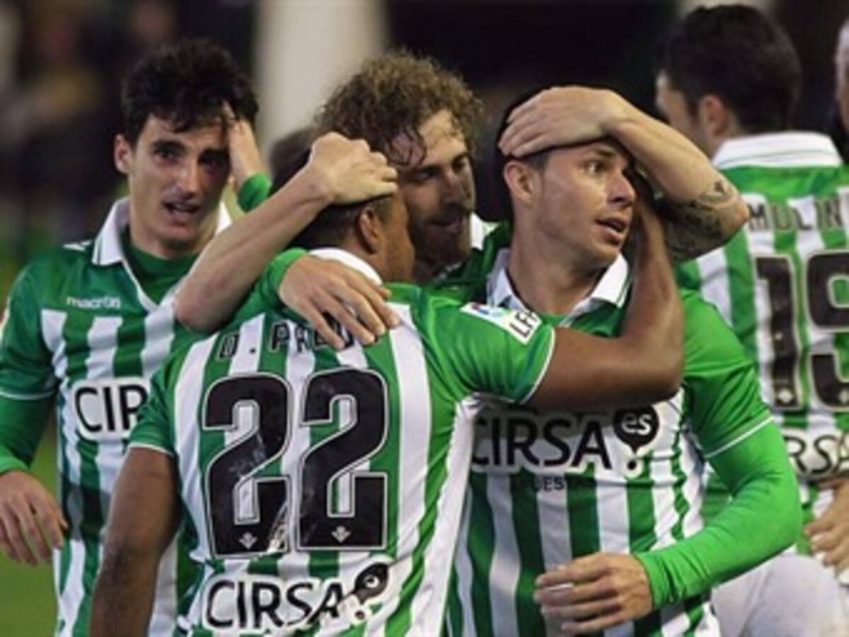 Dórlan Pabón apenas pudo jugar seis minutos con Betis ante Osasuna