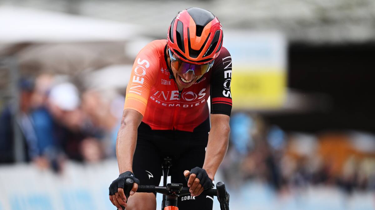 Egan Bernal perdió su lugar en el podio en la última etapa de la Vuelta a Suiza