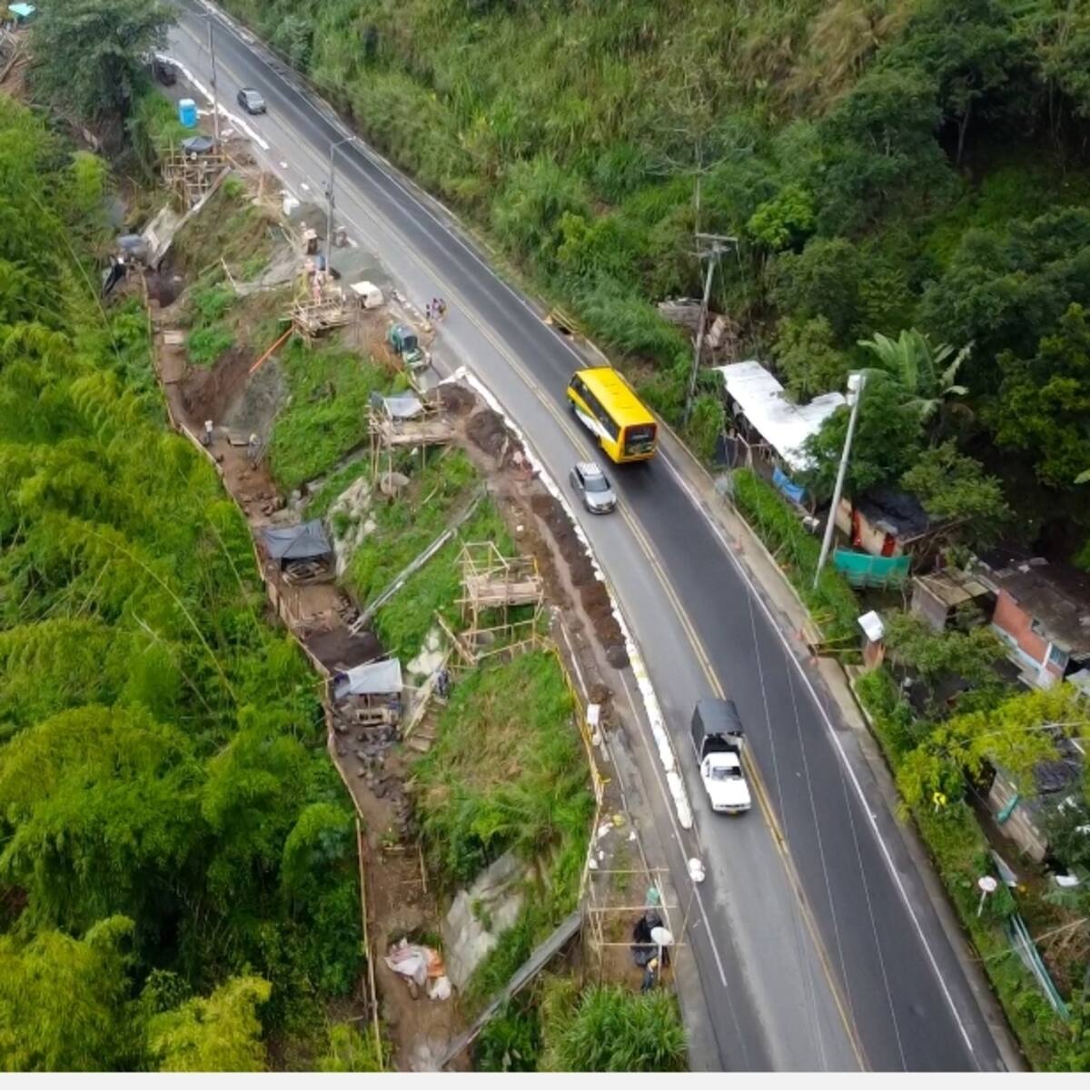 Comenzaron los pare y siga de 20 minutos en vía Armenia - Calarcá por La María en Quindío
