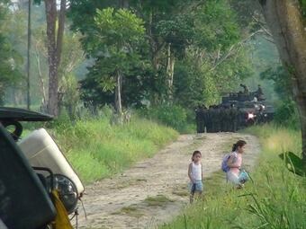 El Ejército hace presencia en la zona donde fueron emboscados los militares. Foto: Álex Alonso para W Radio.