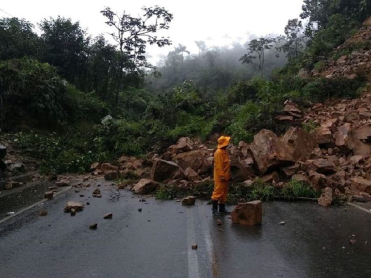 Derrumbe genera cierre en la vía Florencia - Suaza