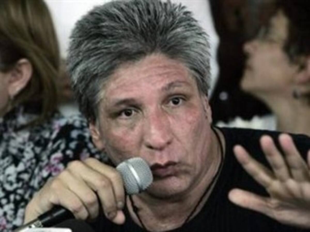 Sigifredo López califica de 'mediocre' el libro 'Out of Captivity'