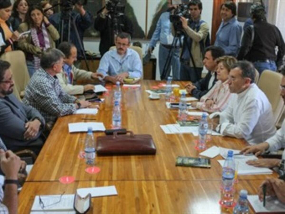 Gobierno descarta diálogos regionales de paz