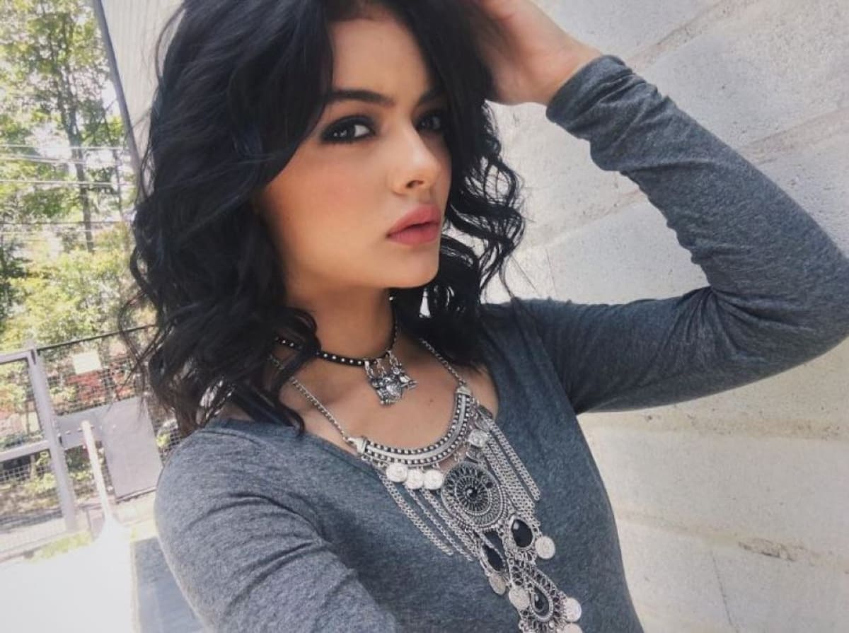 María José Vargas se hizo un look igual al de la modelo y sus seguidores notan su parecido.