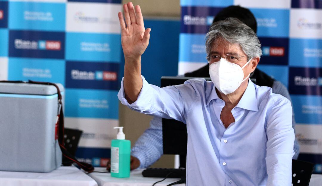 El presidente ecuatoriano, Guillermo Lasso, tras recibir la vacuna contra el coronavirus.