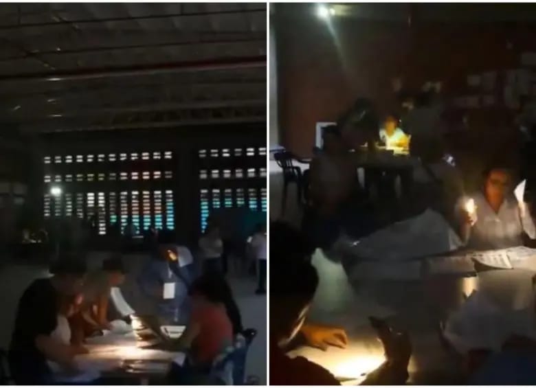 Jurados en Neiva contaron votos con linternas tras la falla eléctrica en un puesto de votación.