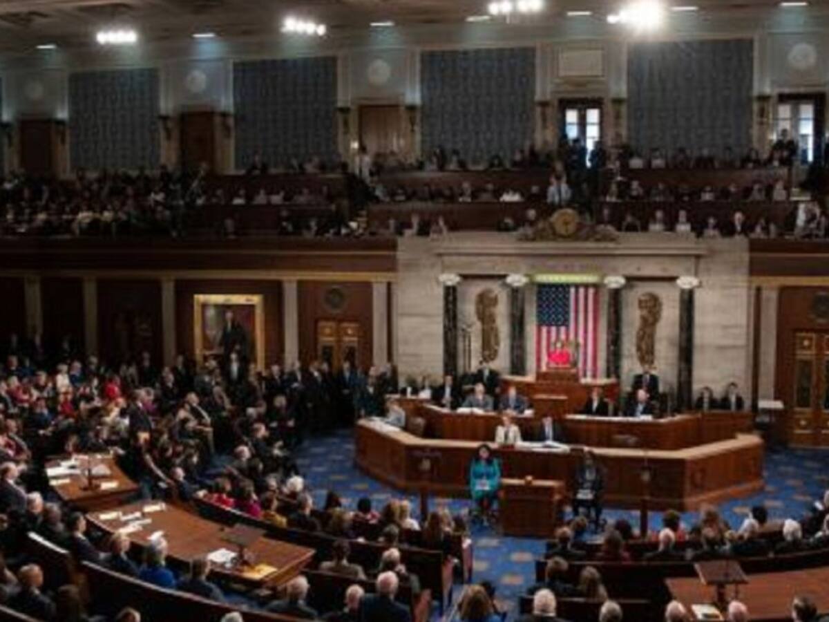 Cámara baja de EEUU aprueba resolución para frenar acción militar de Trump